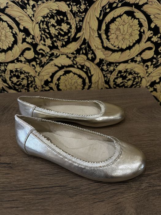 Дамски обувки с ток и кецове