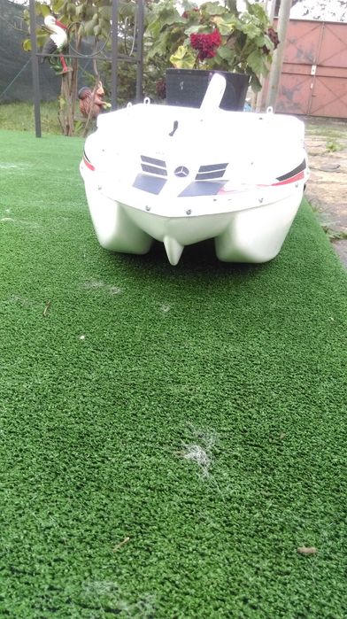 Лодка за захранка ZONDA