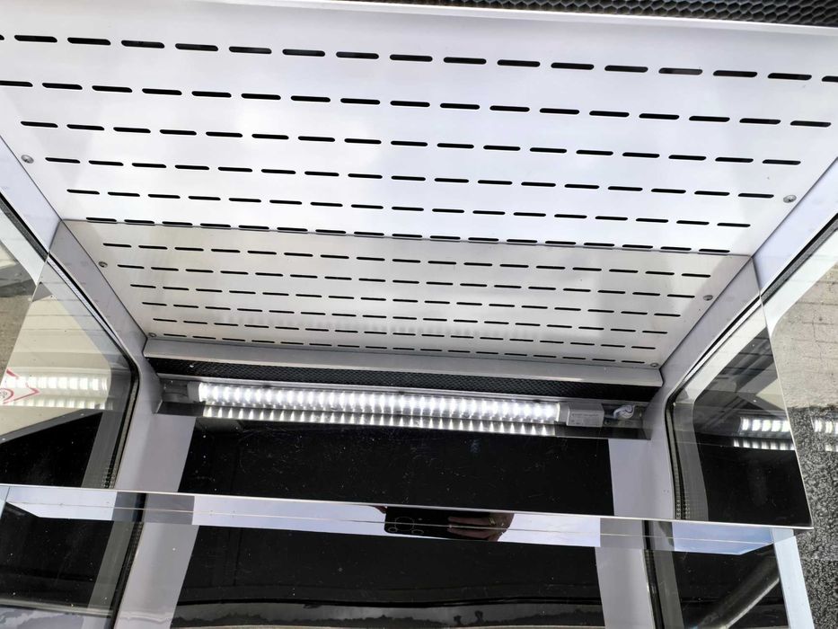 Хладилна витрина 90литра, CF-90