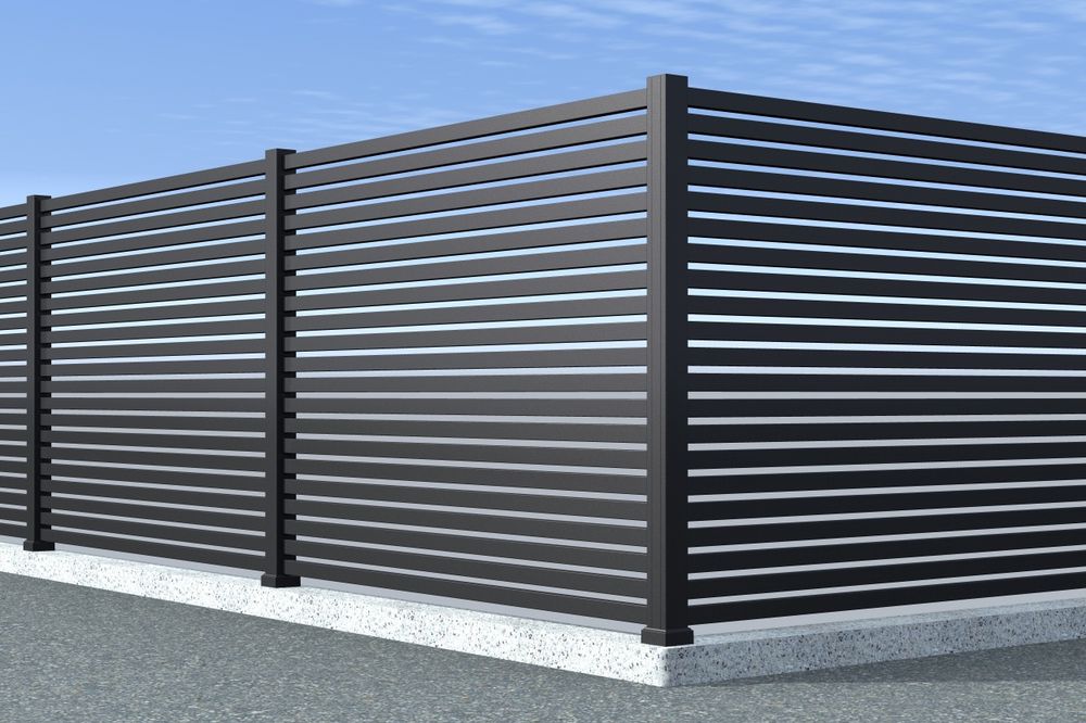 Vand garduri și porți la comanda clientului