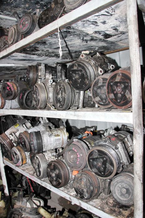 Компресор за климатик за автомобил, бус или джип