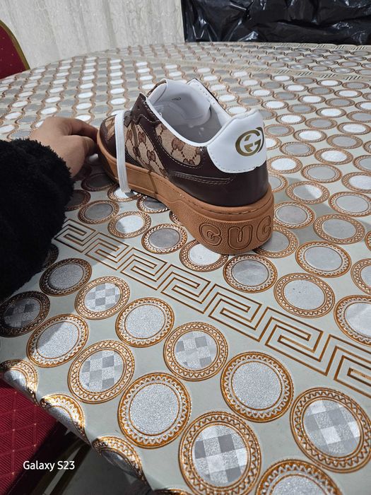 Vand adidasi gucci 1-1 marime 44