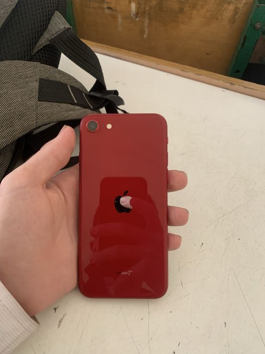 Iphone se3 red 2022