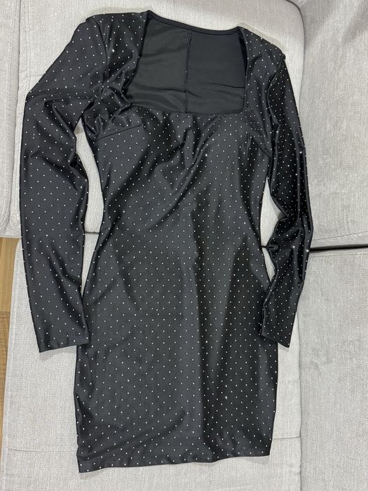 Коктейлна черна рокля на кристали