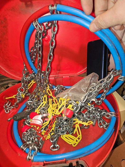 Продавам неупотребявани вериги за сняг