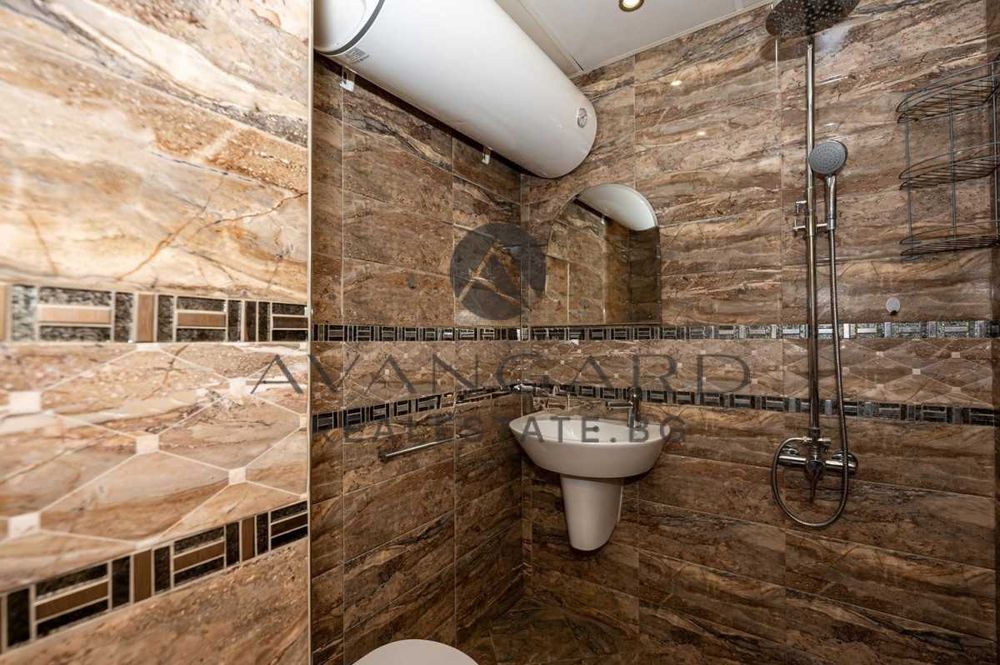 Продава се Тристаен апартамент в Пловдив, Кършияка - 80 кв.м за 2028 €/кв.м - Снимка #7