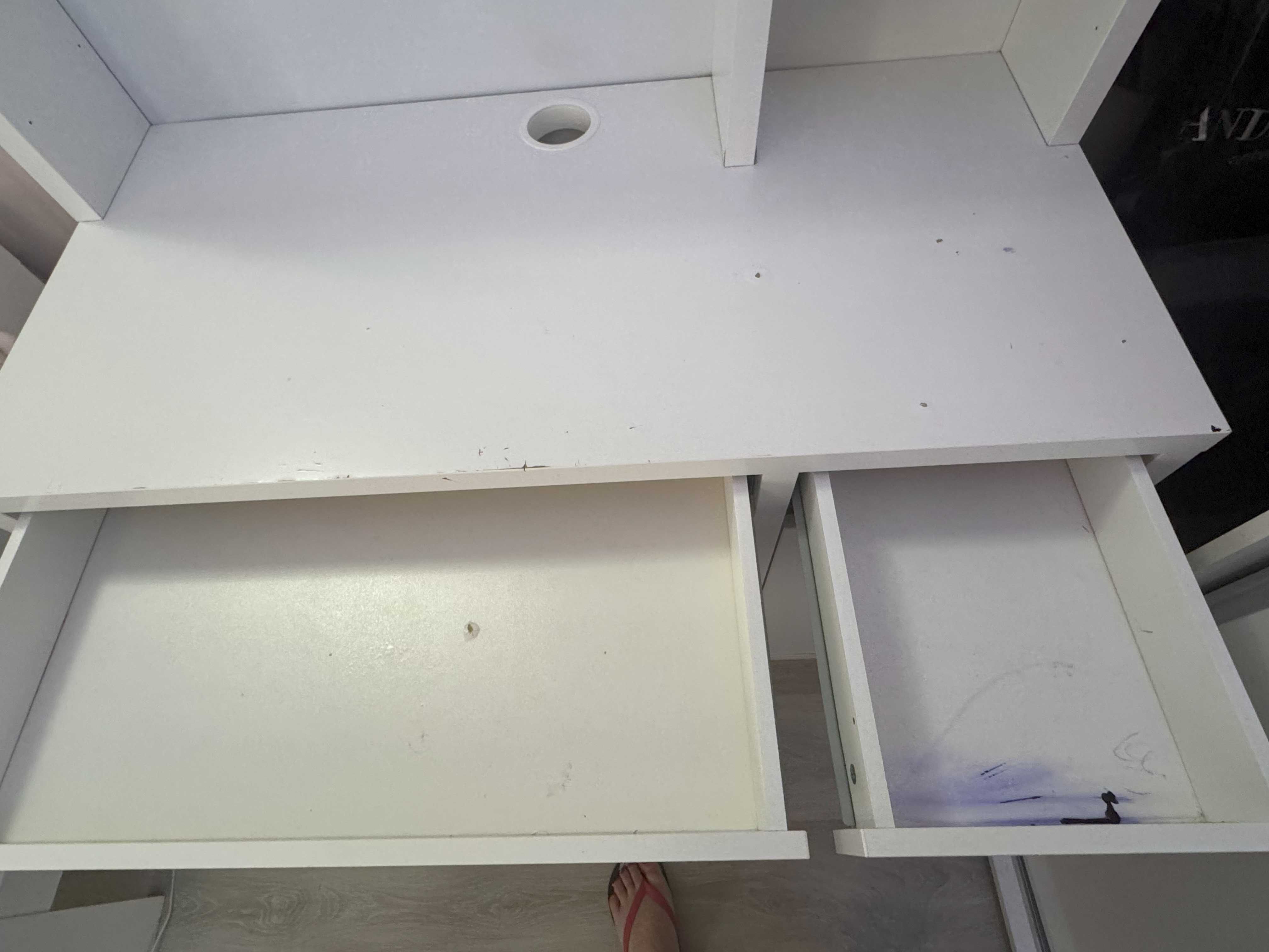 Бюро Икеа Ikea MICKE 105x50 и детски стол за бюро