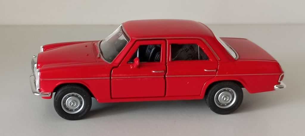 Macheta Mercedes 220 W115 1972 rosu - Welly 1/36