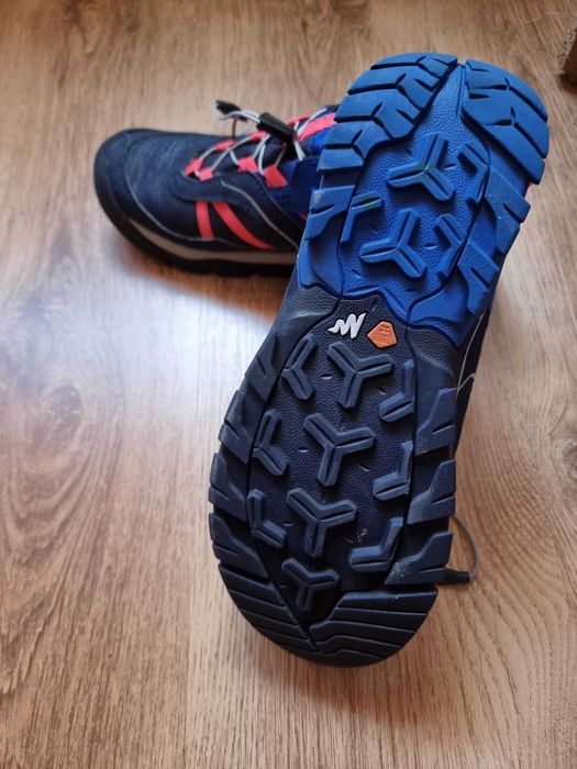 Încălțăminte impermeabilă cu șiret Quechua marimea 38