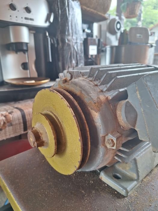 Motor electric 380 V / 220 V