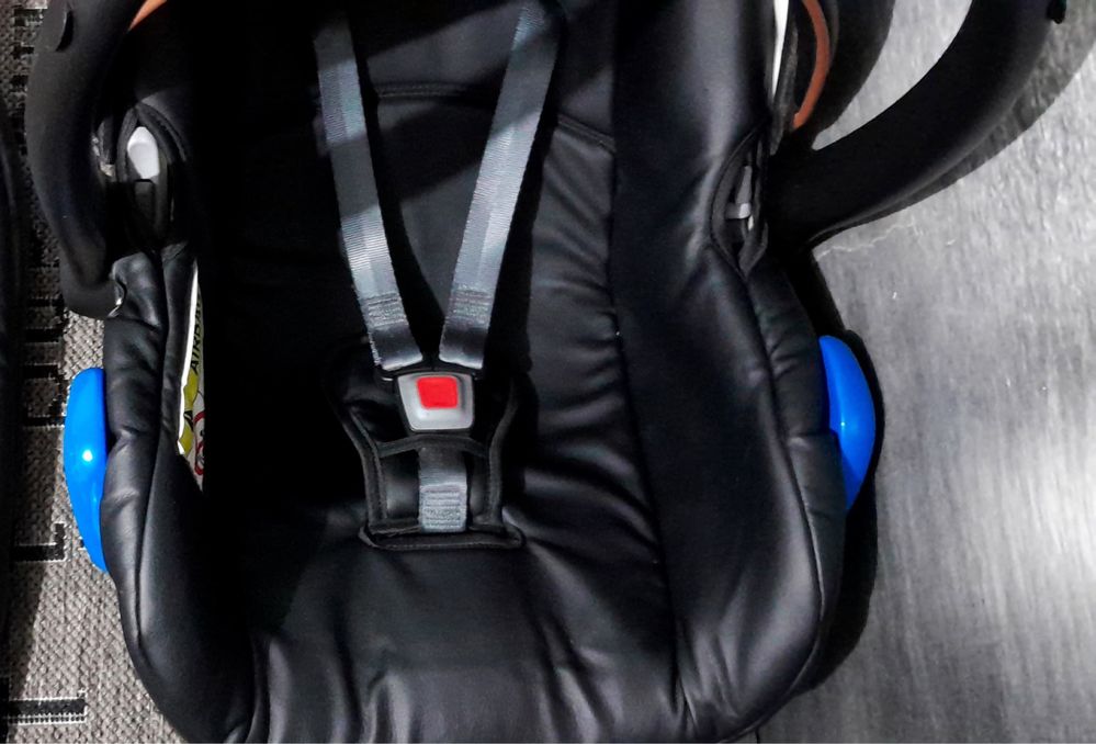 Carucior 3 in 1 folosit negru cu maro elegant