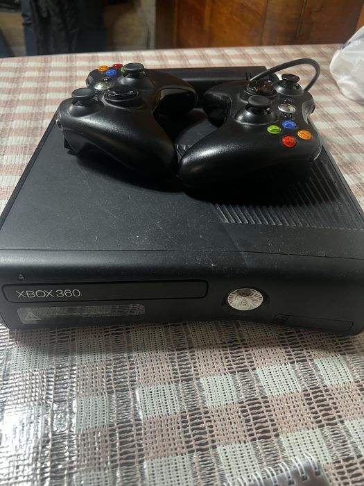 Продам Xbox в хорошем состоянии не дорого