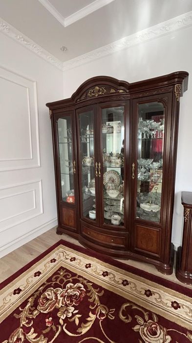 Шкаф сервант сатылады