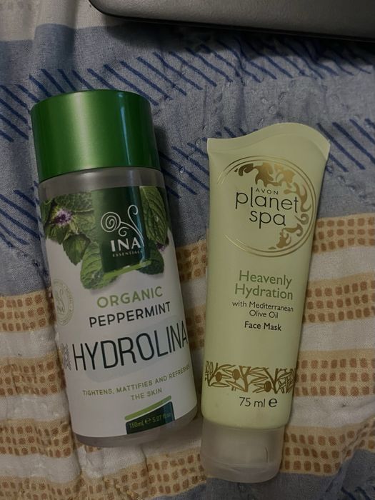 Вода и маска за лице.Оригинални,ползвани и двете точно веднъж