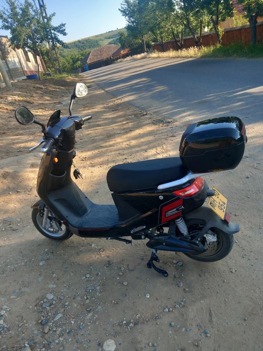Scuter electric r8