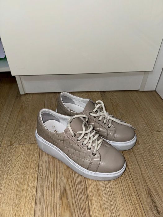 Продается женская обувь