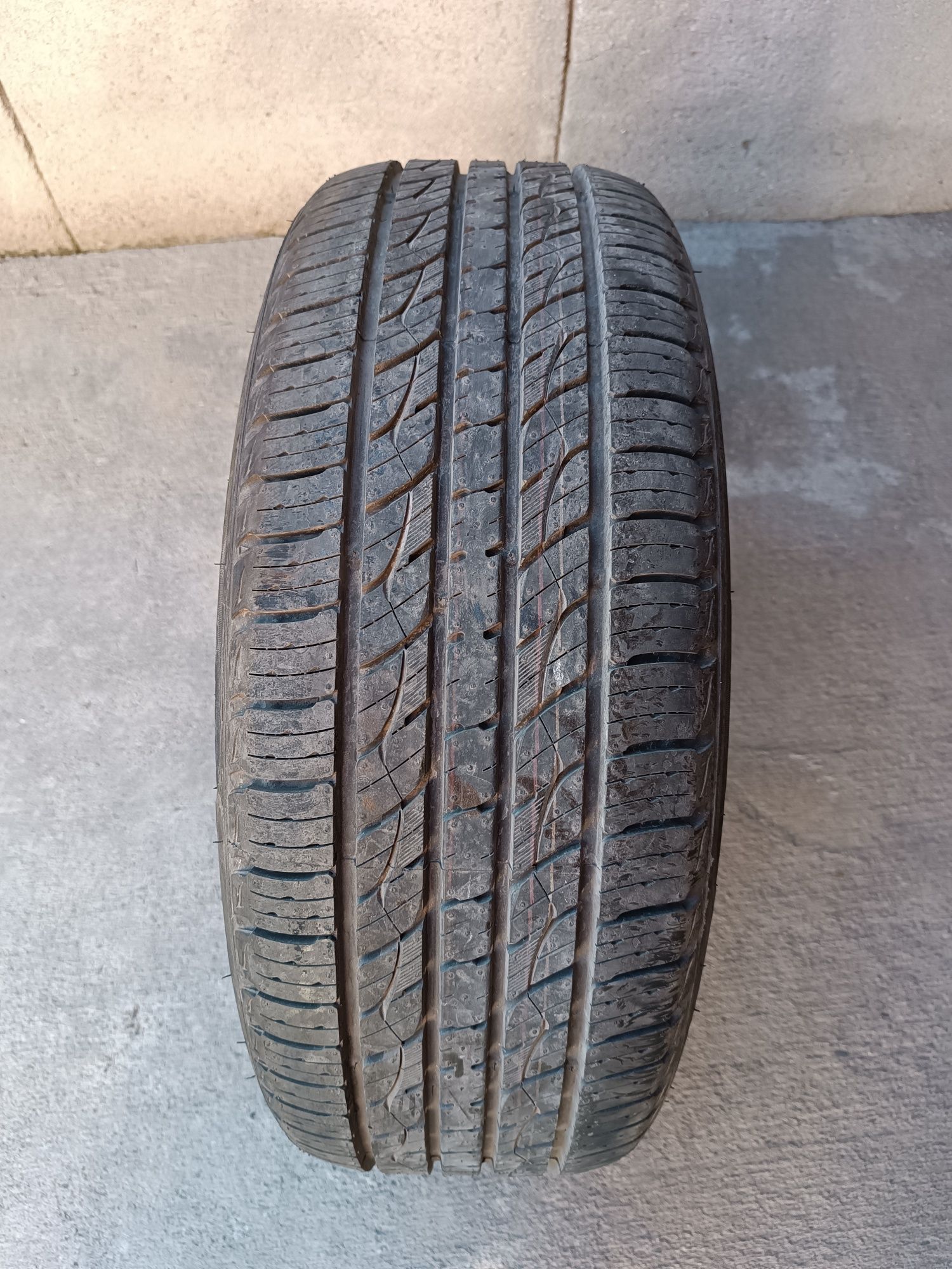 Лятна гума 235/55R19
