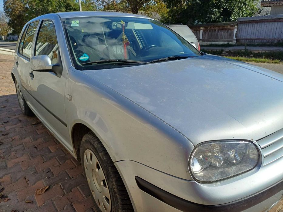 Vând golf 4 motor 1.9 diesel, an 2002.