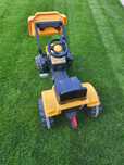 Tractor cu pedale pentru copii