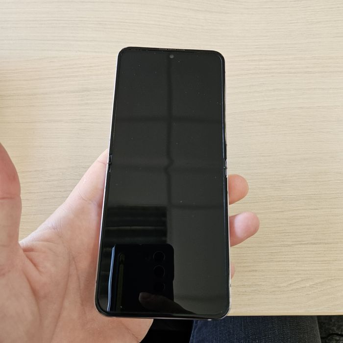 Telefon mobil Samsung Galaxy Z Flip 5, 512GB, 8GB RAM, 5G, cu defect!