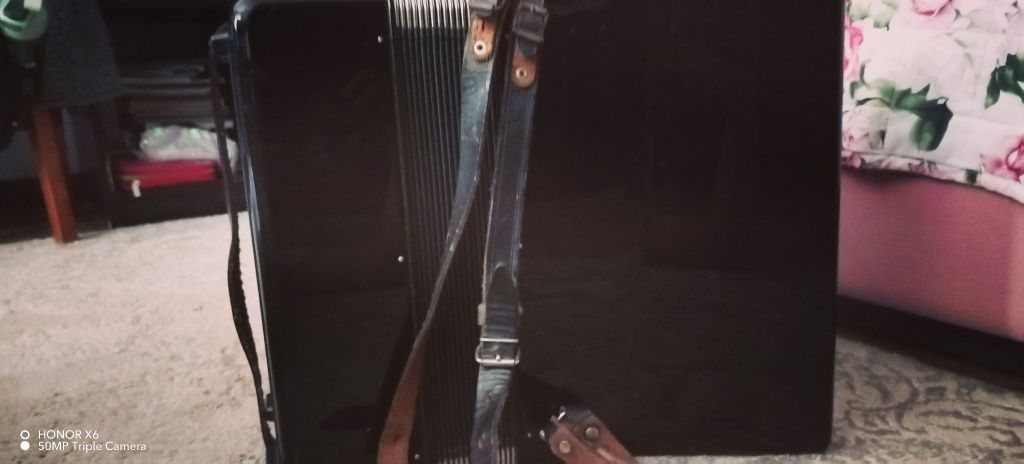 Vând acordeon royal 40 bași