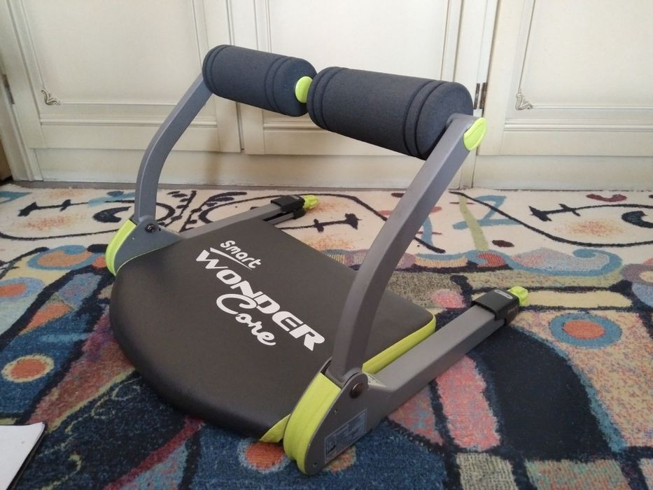 Aparat de fitness multifuncțional pentru tonifiere musculară, reglabil