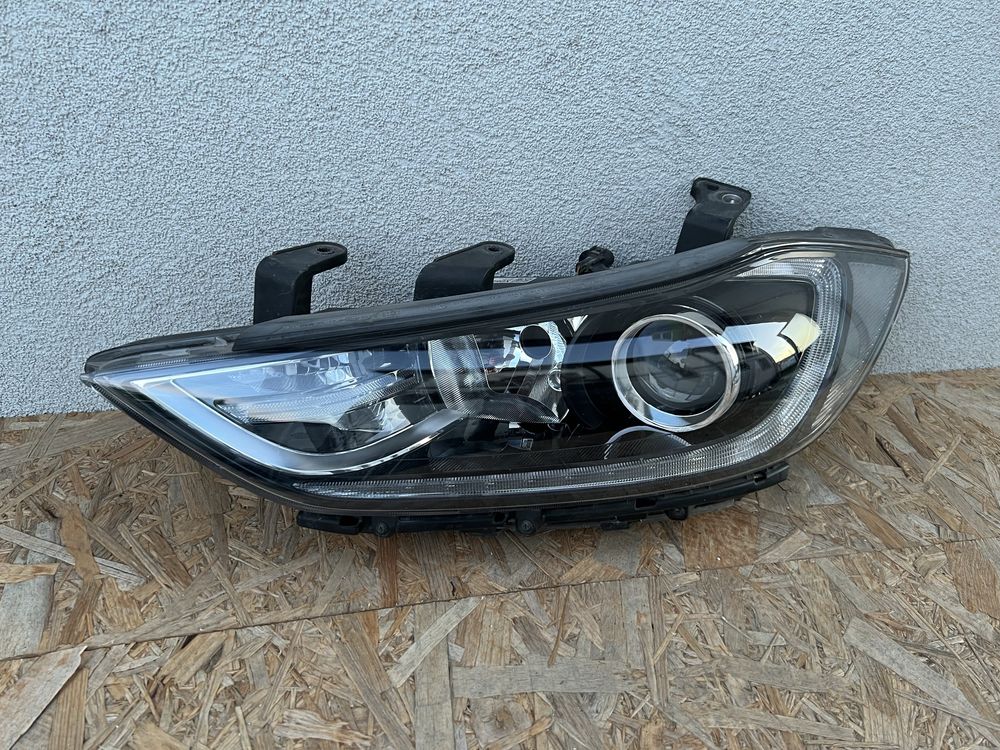 Far stanga Hyundai Elantra halogen + LED Original Europa