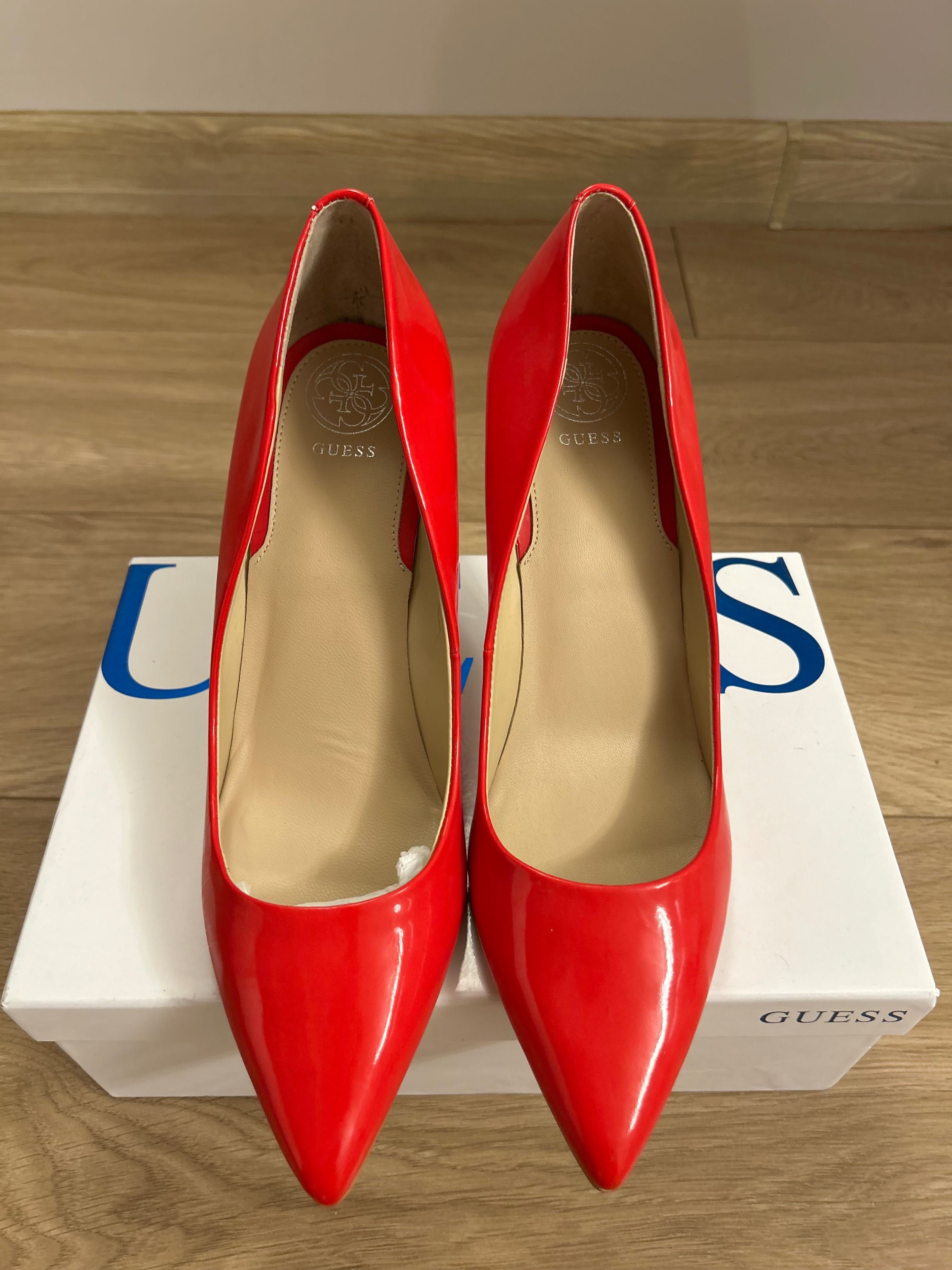 Елегантни обувки GUESS