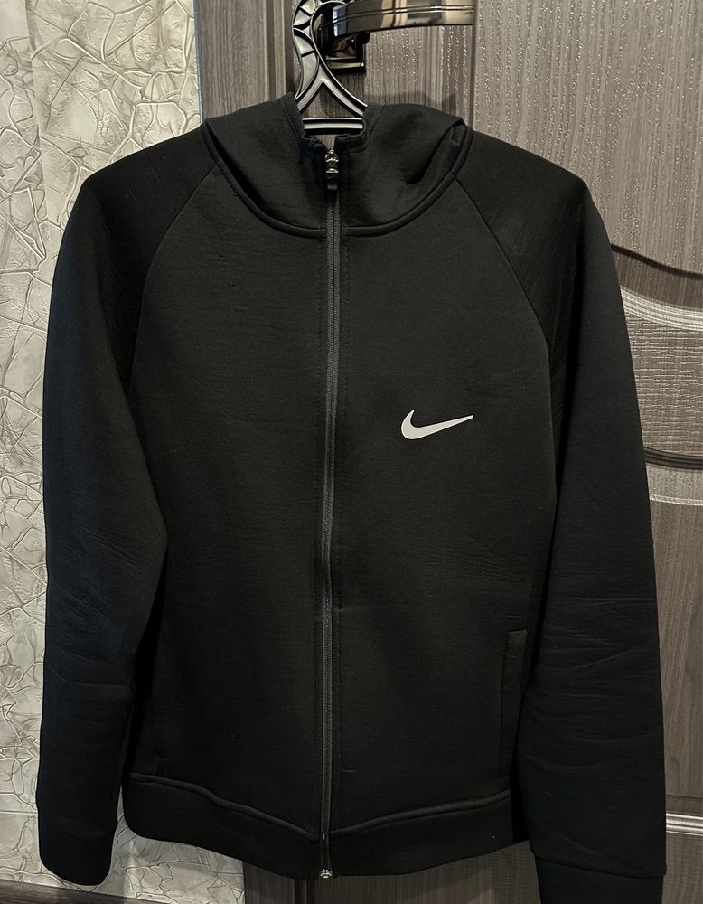 Продам олимпийку Nike