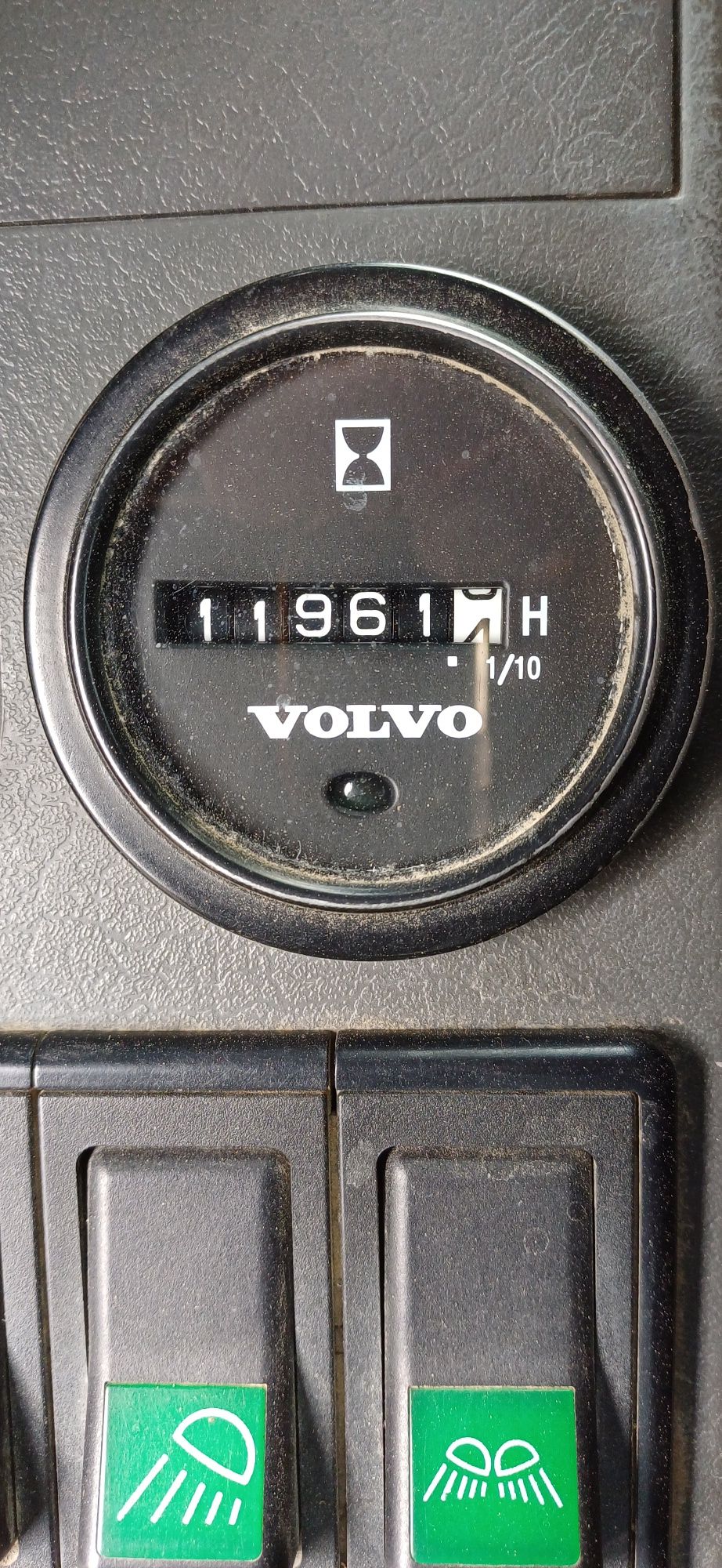 Volvo 145 . Sotiladi