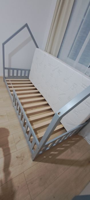 Vând patut montessori 90x200 cm(folosit o luna)