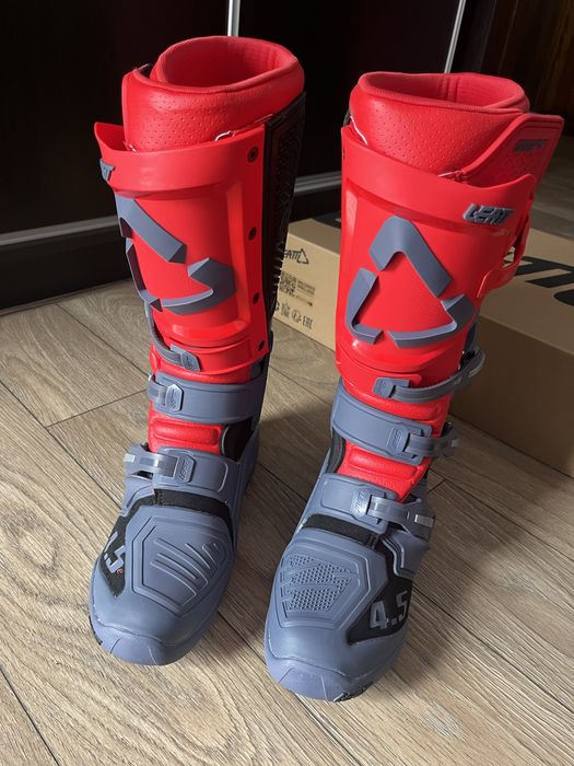 ЧИСТО НОВИ ботуши Leatt 4.5 5.5