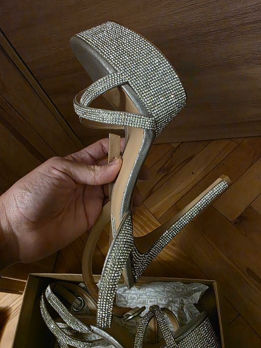 Стилни дамски обувки за шоу