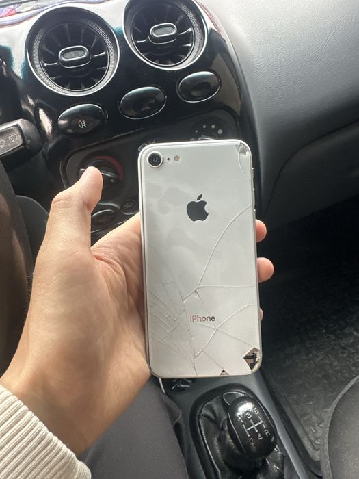 Iphone 8 holati rasmda korsatilgan