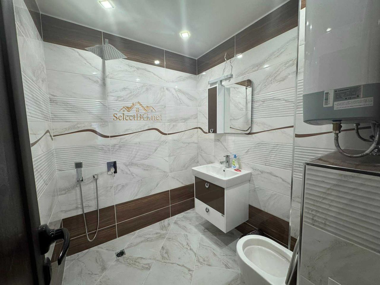 Продава се Тристаен апартамент в Велико Търново, Зона Б - 85 кв.м за 1642 €/кв.м - Снимка #7