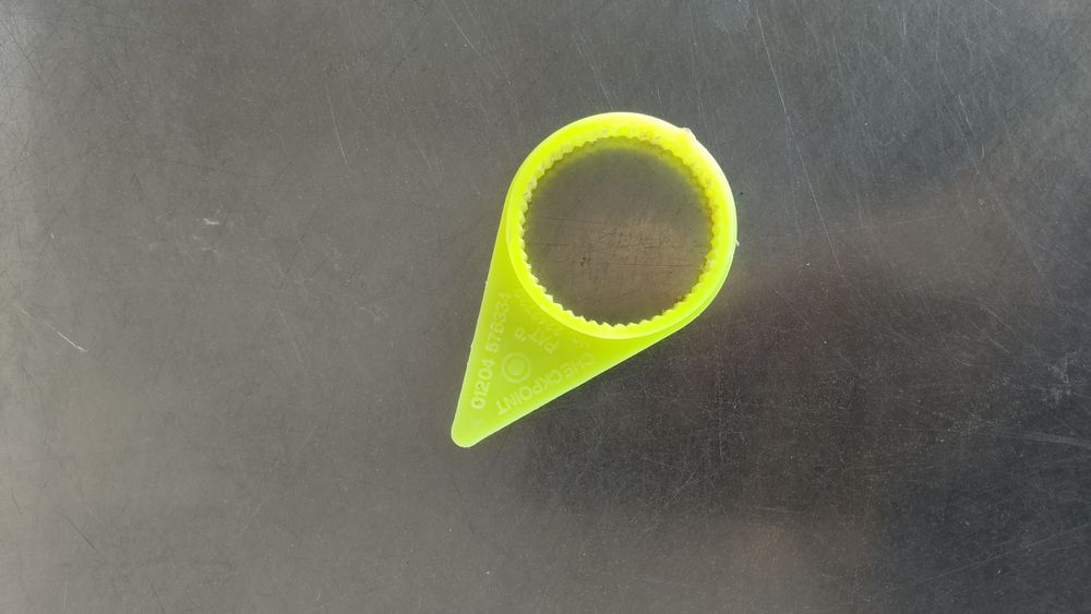 Указатель отворота гайки на колесах