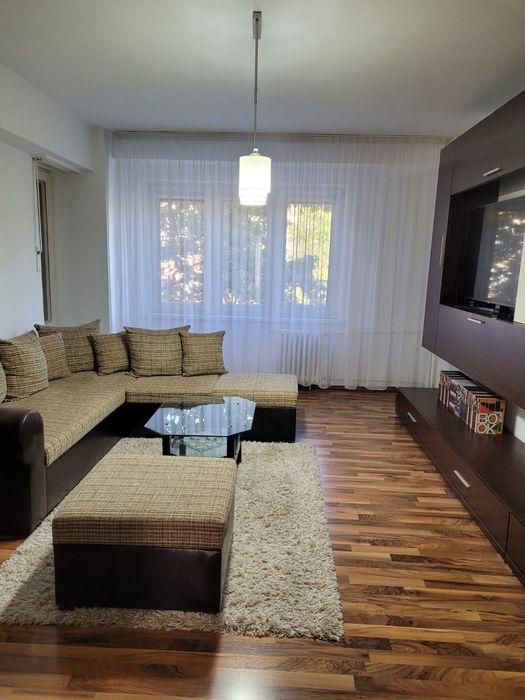 Vând apartament cu 3 camere pe Bld Dacia vizavi de șcl Dacia la cheie