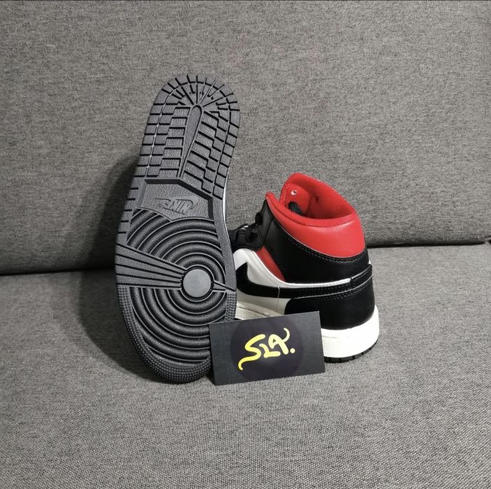 Jordan 1 Mid Gym Red Panda