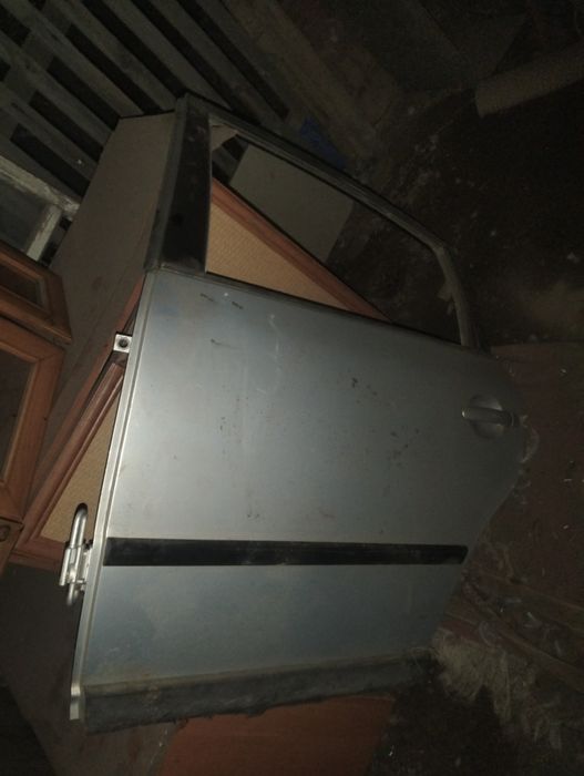 Продам левую заднюю дверь Фольксваген пассат б5