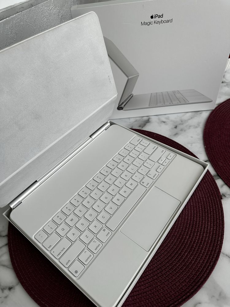 Чехол Apple Magic Keyboard для iPad Pro 12.9 4th generation белый
