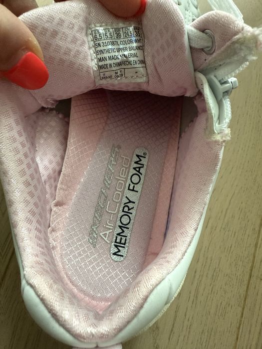 Adidasi Skechers 39