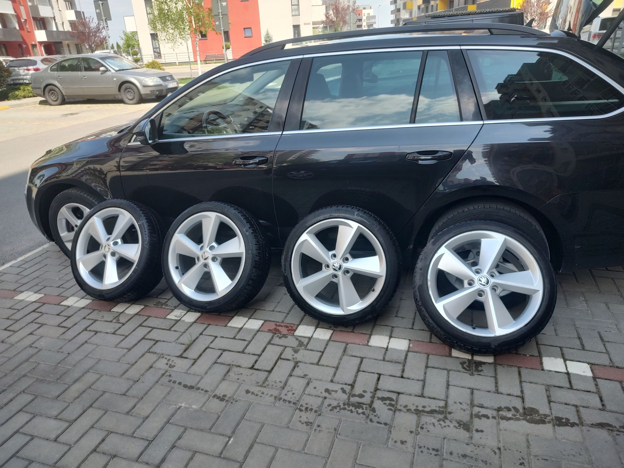 Jante R18 originale Skoda cu cauciucuri continental de iarna