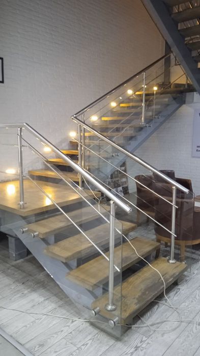 Нержавейка из черного из стекло изготавлям перила и навесы