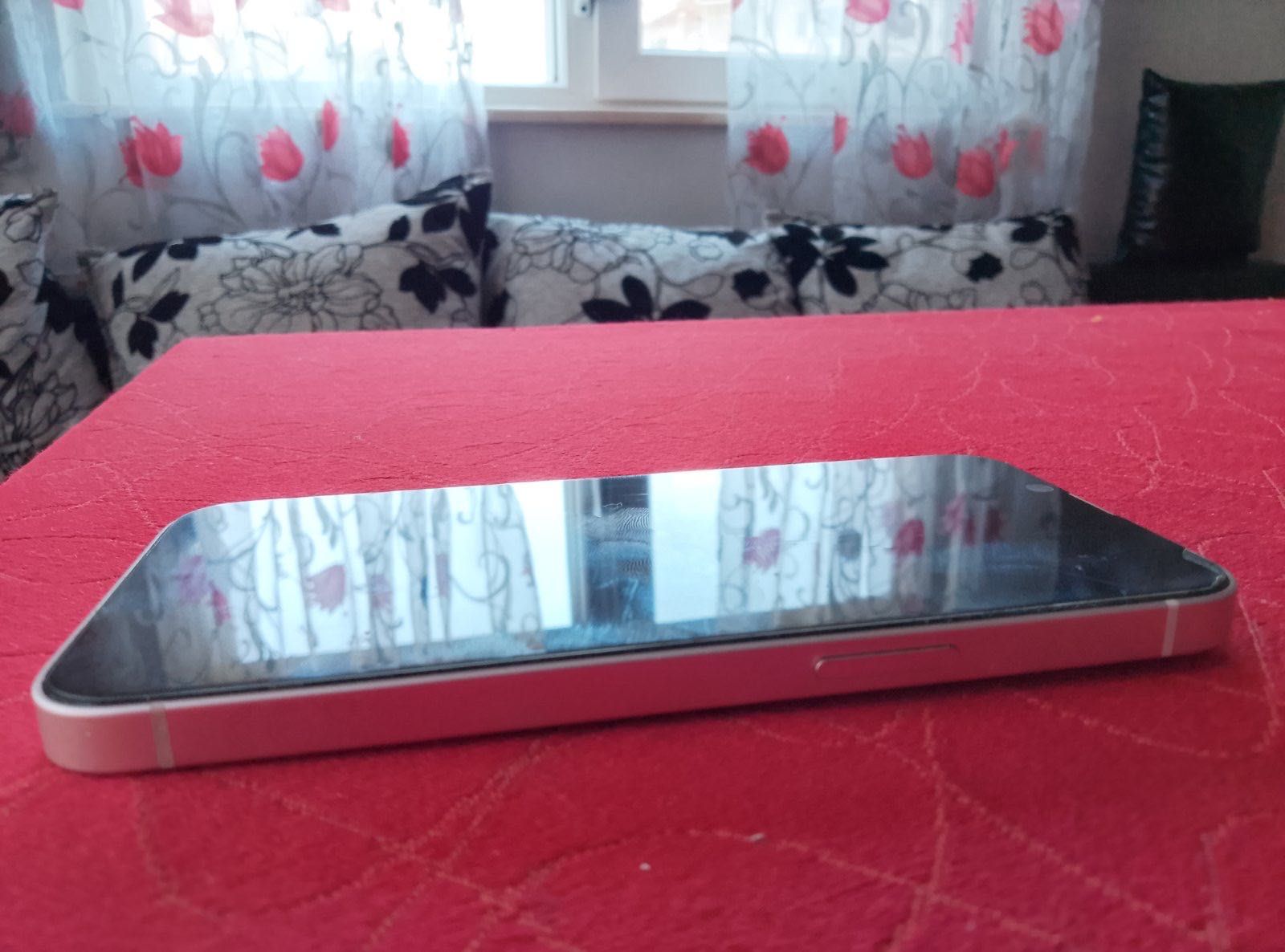 Продавам iphone 13 - 128GB