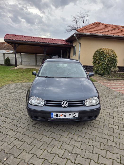 Vand VW Golf 1,6 benzina