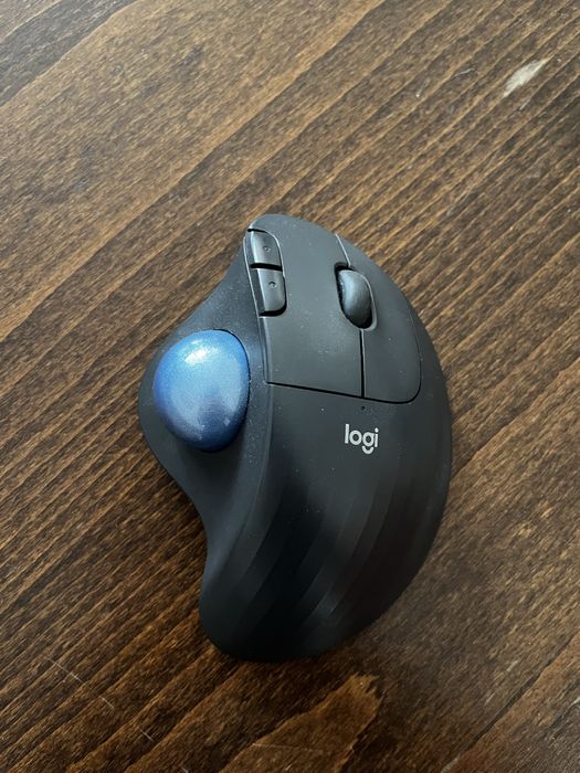 Ергономична мишка Logitech ERGO M575