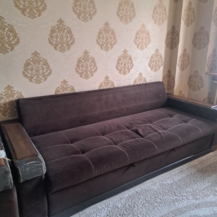 Продам диван +2кресло длиной 4метра.Самовывоз