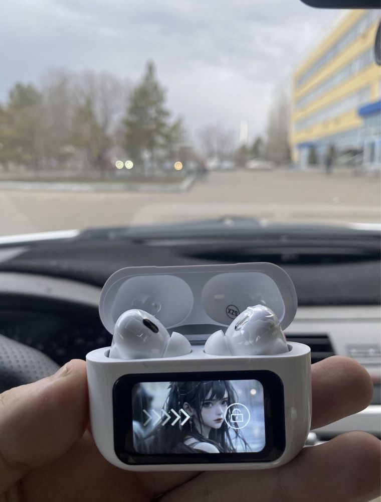 Airpods Pro с сенсорным экраном на кейсе