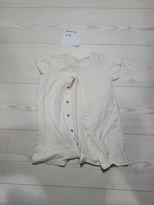 Vand haine mărimea 86,preț pe bucata
Nu asigur transport