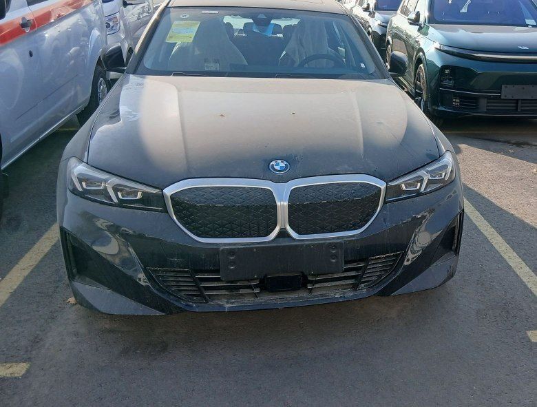 BMW i3 L35
Yili 2025
Probeg 0 
Nd40 
Narxi: 38200$